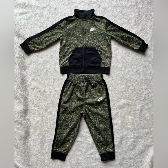 Nike Little Boys Printed Tricot Jacket & Pants 2 Piece Set (18M) - Picture 1 of 6